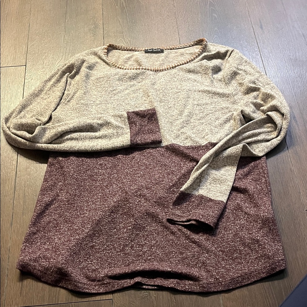 Pink Clover Two-Tone Sweater in Beige and Burgundy